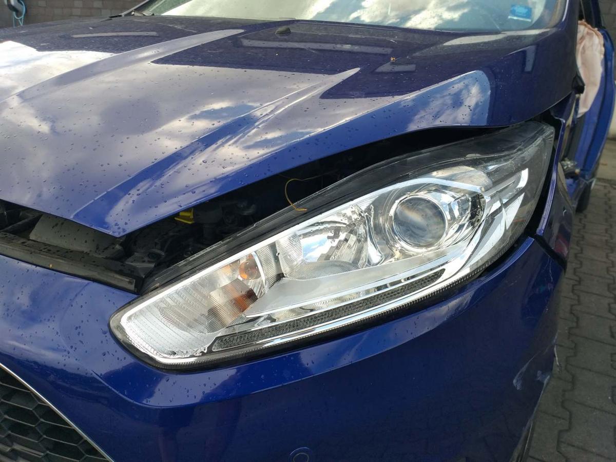 Ford Fiesta original Scheinwerfer vorn links Halogen mit LED Tagfahrlicht Bj.2016